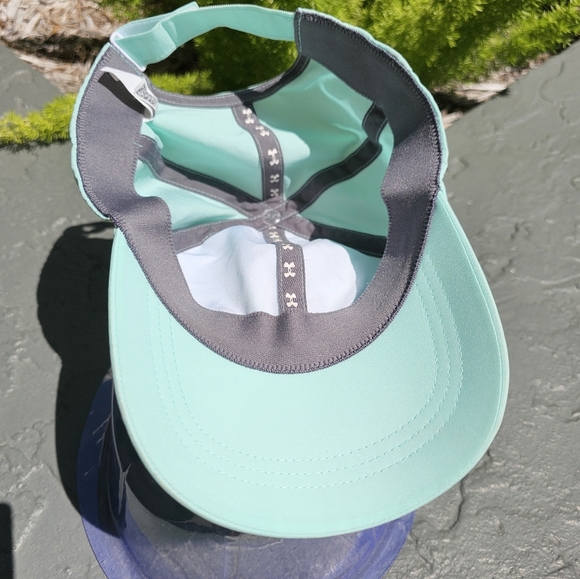 Youth Under Armour Seafoam Green Baseball Hat - Like New - Picture 6 of 10